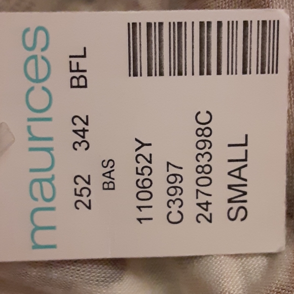 🌹NWT striped pattern rose design blouse - Picture 6 of 6